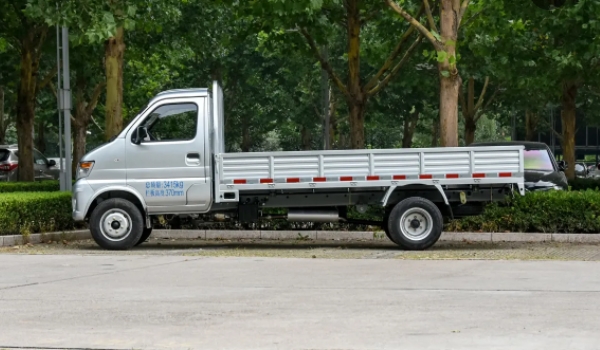 長安神騏t20加長版價格 廠商指導價格5.95萬元(1.5/1.6L發(fā)動機 油耗低)