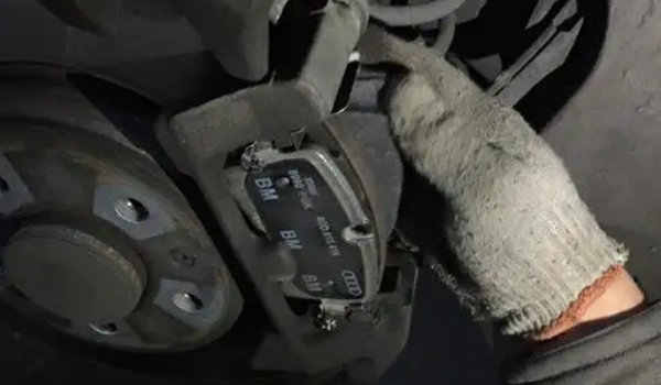 剎車片多久換一次,更換周期3到5萬公里