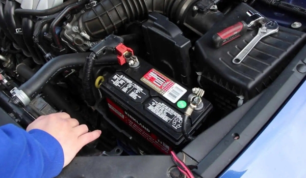 汽車蓄電池幾年換一次，新車保質期三年或10萬多公里