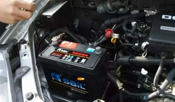 汽車蓄電池幾年換一次，新車保質期三年或10萬多公里