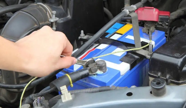 汽車蓄電池幾年換一次，新車保質期三年或10萬多公里