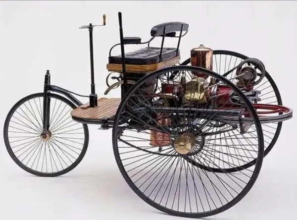 汽車的演變過程簡圖，歷經三個時代