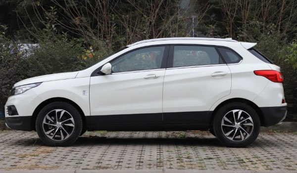 北汽紳寶x55評價 動力充沛(車身長達4405mm)