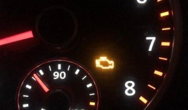 發動機故障燈亮了還能開嗎,能開但是最好不要開