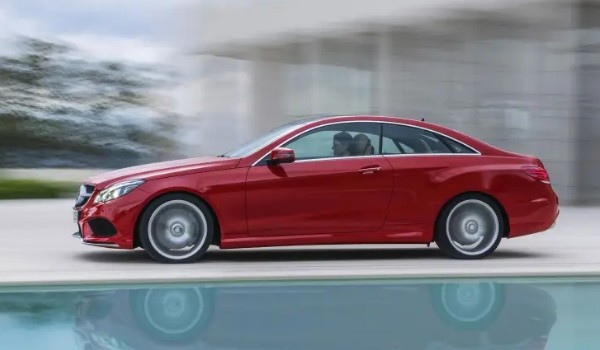 奔馳e雙門(mén)轎跑coupe價(jià)格 新車(chē)售價(jià)44萬(wàn)(分期首付13萬(wàn)元)