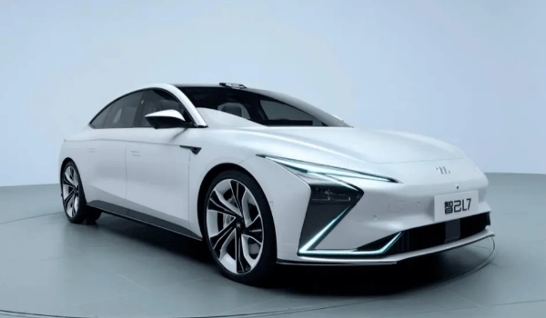 智己l7大概多少錢，市場最新款報價36萬起（全款落地最低38萬）