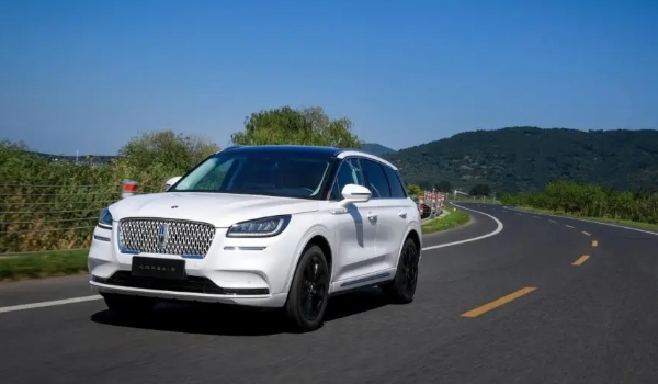 林肯冒險(xiǎn)家2022款報(bào)價(jià)及圖片,市場(chǎng)最新款報(bào)價(jià)24萬(wàn)起