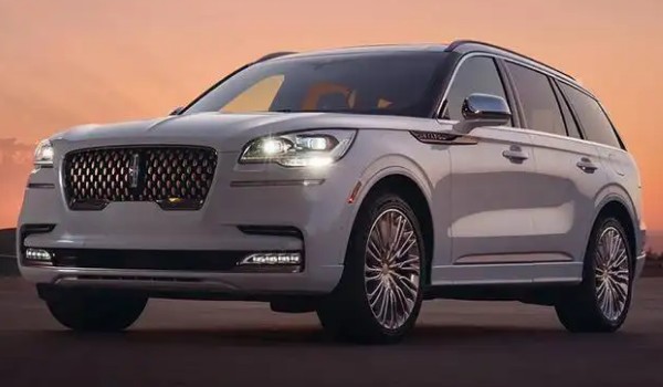 林肯飛行家的參數(shù)配置 搭載3.0T發(fā)動(dòng)機(jī)(車身長(zhǎng)達(dá)5米)