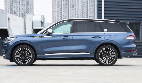 林肯飛行家的參數(shù)配置 搭載3.0T發(fā)動(dòng)機(jī)(車身長(zhǎng)達(dá)5米)