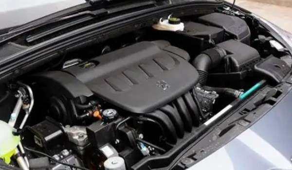 標致408的真實口碑 車身長達4.7米(搭載1.6T發動機)