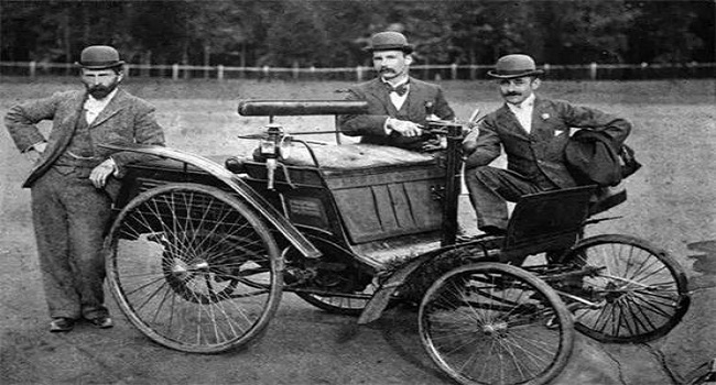 世界汽車之父叫什么名字，世界第一輛四輪汽車的創始者