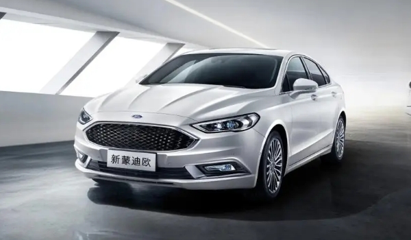 福特蒙迪歐怎么樣，標配2.0T+8AT的動力總成（尺寸參數越級）