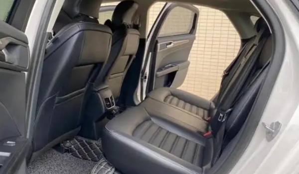 福特蒙迪歐怎么樣，標配2.0T+8AT的動力總成（尺寸參數越級）