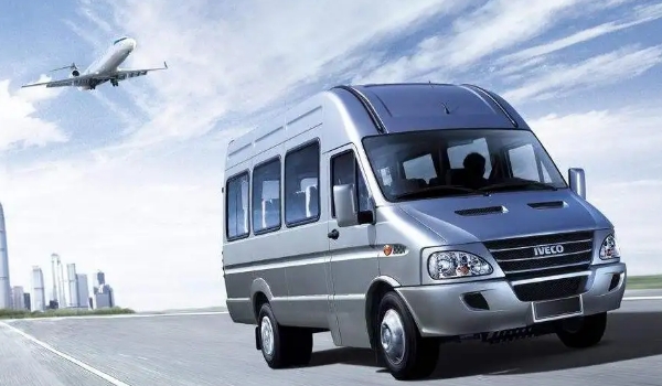 依維柯4米2廂式貨車報(bào)價(jià)，依維柯得意報(bào)價(jià)僅10萬(wàn)起