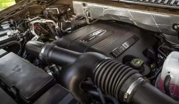 林肯領航員怎么樣?值得買嗎 車身長達5.6米(搭載3.5T發動機)