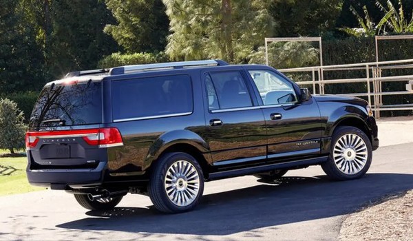 林肯領航員怎么樣?值得買嗎 車身長達5.6米(搭載3.5T發動機)
