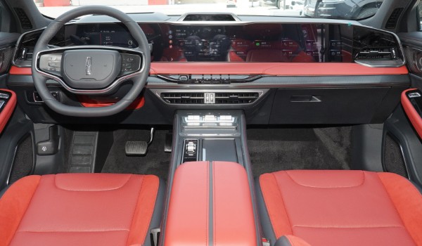 林肯z怎么樣,值得買嗎? 搭載2.0T發動機(車身長達4.9米)