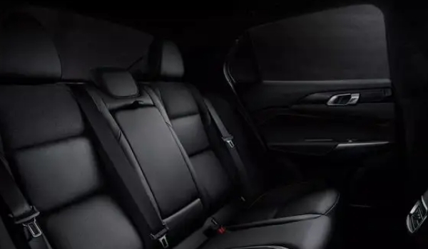 領克03+配置參數公布，標配2.0T+8AT動力（采用4門5座三廂車結構）