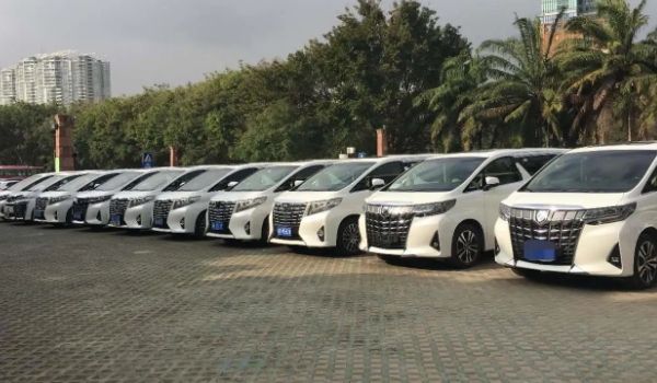 租車一天大概多少錢,具體要看是什么價位的車型(最低150元)