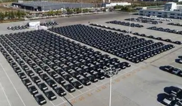 租車一天大概多少錢,具體要看是什么價位的車型(最低150元)