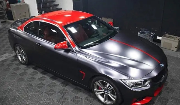 汽車貼膜多少錢,價(jià)格最低幾百元左右(不過材料劣質(zhì))