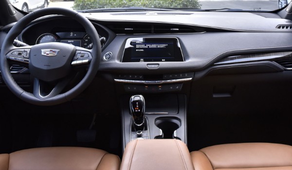 凱迪拉克xt4這款車到底怎么樣 搭載2.0T發動機(百公里油耗10L)