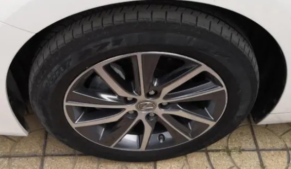 雷克薩斯es原裝輪胎什么牌子 優科豪馬輪胎(油耗出色十分耐磨)