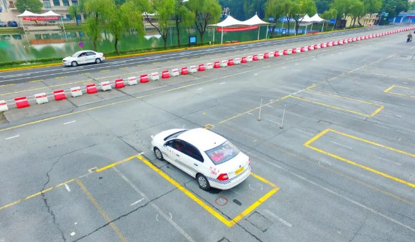 科目二考哪些項目 5個考試項目(倒車入庫最難)