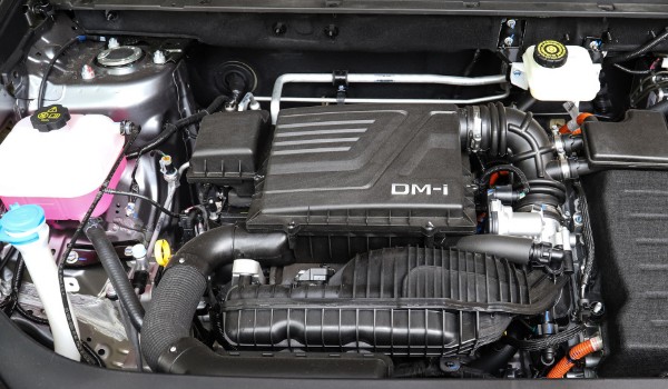 比亞迪宋油電混合2022款suv怎么樣 車身長達4.6米(采用1.5L發動機)