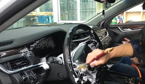汽車內飾多久清洗一次 3個月清洗一次(更換季時清洗)