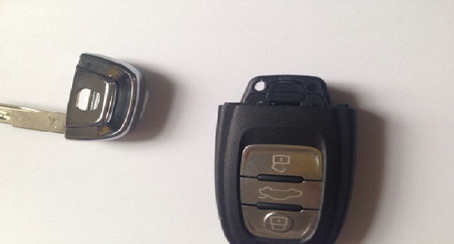 奧迪a6鑰匙換電池圖解,自己更換電池易如反掌