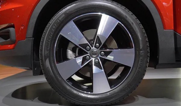 沃爾沃xc40輪胎型號(hào)是什么 輪胎型號(hào)235/50 r19(倍耐力輪胎)