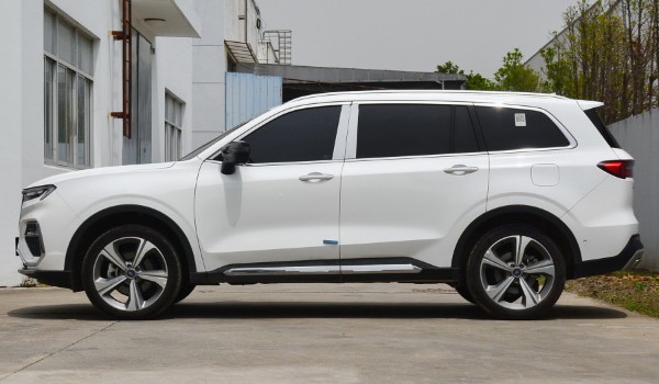 福特領裕真實口碑 動力性能強勁(車身長達4.9米)