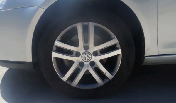 速騰原裝輪胎多少錢 輪胎價格900~1000元(使用的是固特異品牌)