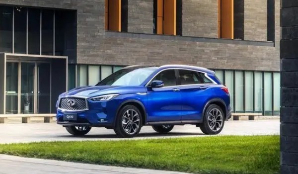 英菲尼迪qx50發(fā)動(dòng)機(jī)號(hào)在哪里 發(fā)動(dòng)機(jī)缸體位置(打開引擎蓋尋找)