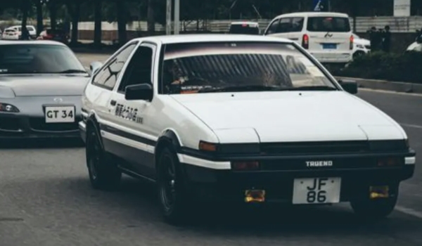 ae86是什么車 是由豐田汽車生產的小型車輛（是卡羅拉第4代車型）