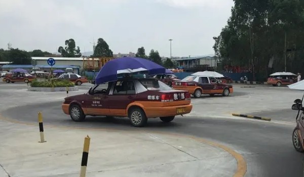 學車要多少錢 學車要9000元(不同地區(qū)價格不同)