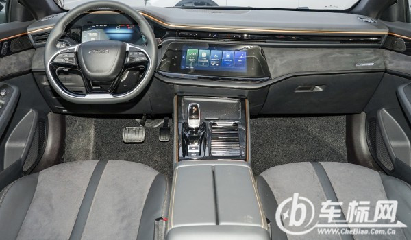 東風風神奕炫MAX配置 車身長達4.8米(搭載1.5T發動機)