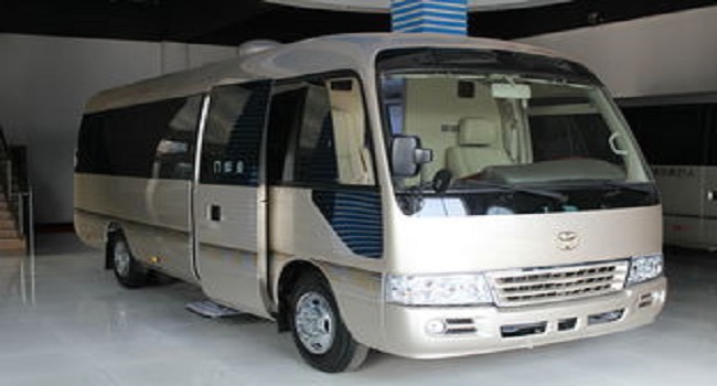 豐田考斯特10座商務車價格,需求不同價格也不同可量身定制