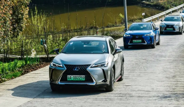 雷克薩斯SUV車型大全報價 雷克薩斯共5款SUV（顏值高/動力強/性能穩定）