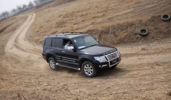 全時四驅和適時四驅的區別 驅動輪有所不同（提高車輛穩定性）