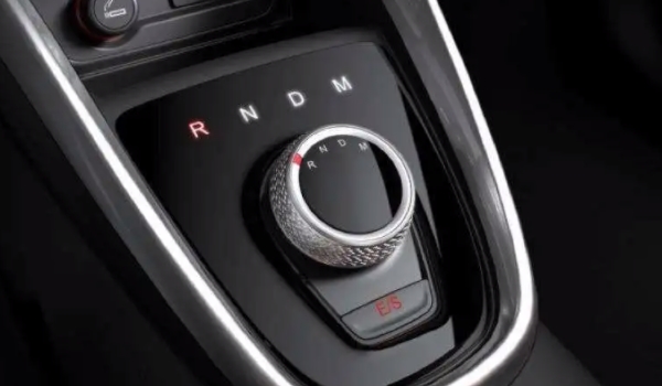 自動擋汽車的正確駕駛步驟 操作十分簡單(開車需要牢記避免誤操作)