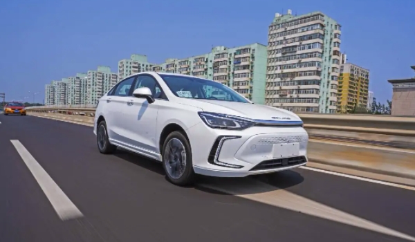 北京汽車全部車型報價圖片 北京汽車是自主品牌(生產車型非常多)