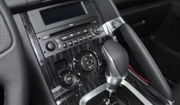 標致3008車內按鍵圖解 旋鈕配合的按鍵（操作十分方便）