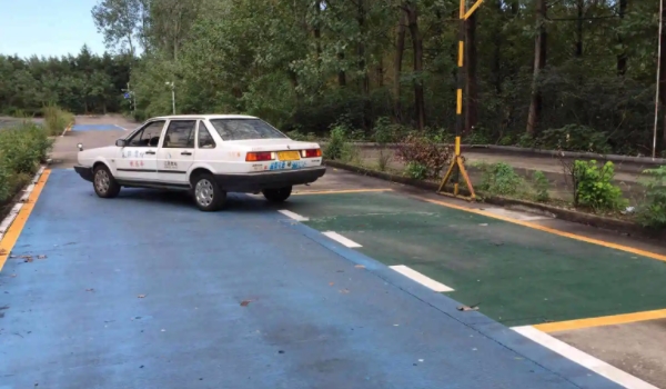 側方位停車技巧 有多項技巧需要注意（保證考試項目通過率）