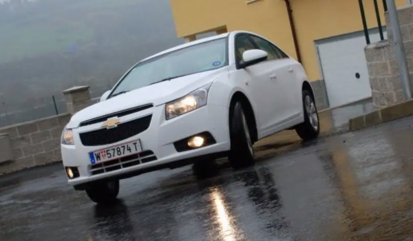 雪佛蘭科魯茲多少錢(qián) 雪佛蘭科魯茲新車(chē)售價(jià)（入門(mén)級(jí)車(chē)型售價(jià)10.99萬(wàn)元）