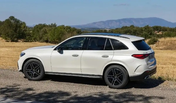 奔馳glc和寶馬x3怎么選 奔馳glc動力更強(底盤支持軟硬調節)