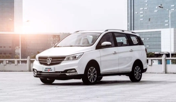 寶駿730鑰匙鎖車里了怎么辦 兩種方式解決（不要打碎玻璃來處理）