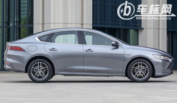 比亞迪秦油電混合價格2021款 秦油電混合售價11萬(落地12萬)