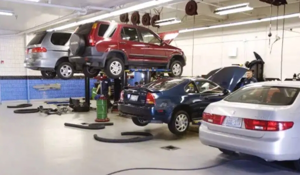 4s店保養和外面保養有什么區別 價格，配件，技術都有所不同